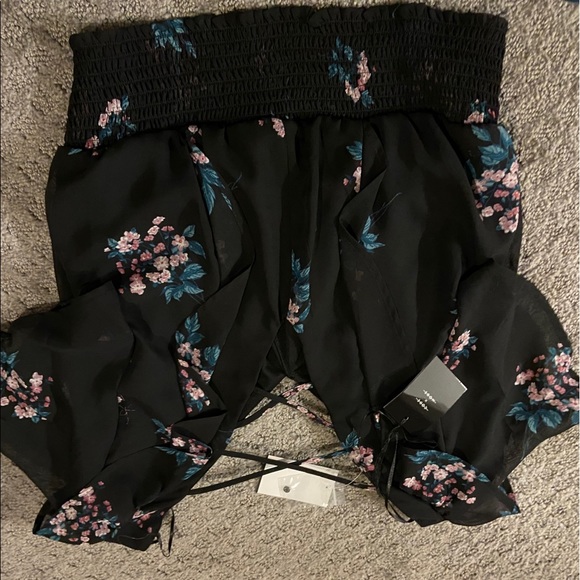 Code x Mode. Small. Cropped Floral Blouse. Tags - Picture 2 of 5